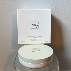 fmg Illuminating Cushion Corrector in Fair-Light